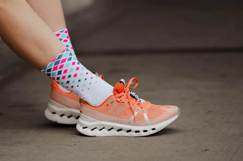 Laden Sie das Bild in Galerie -Viewer, {Crystals White Pink Cyan