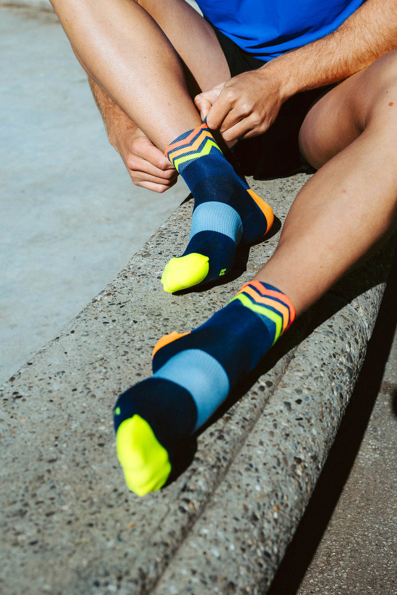 Laden Sie das Bild in Galerie -Viewer, {Ultralight Waves Short Navy Orange