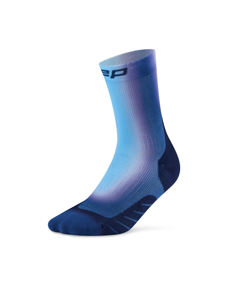 Laden Sie das Bild in Galerie -Viewer, {The Run Edition Gradient Socks Mid Cut Women
