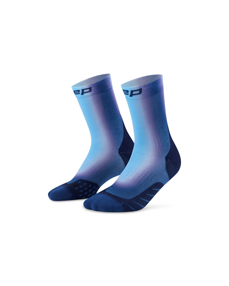Laden Sie das Bild in Galerie -Viewer, {The Run Edition Gradient Socks Mid Cut Women
