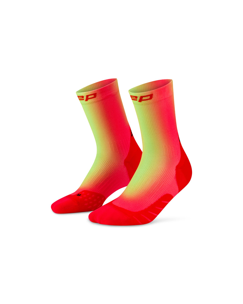 Laden Sie das Bild in Galerie -Viewer, {The Run Edition Gradient Socks Mid Cut Women
