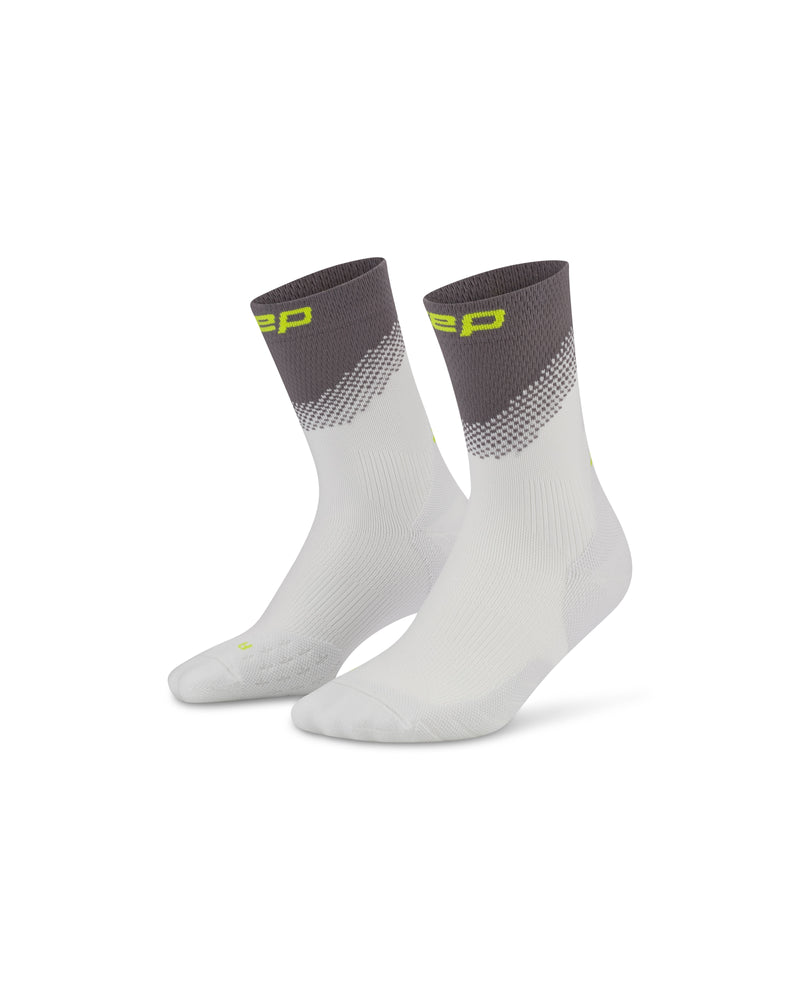 Laden Sie das Bild in Galerie -Viewer, {The Run Compressions Socks Mid Cut Men Split Fade
