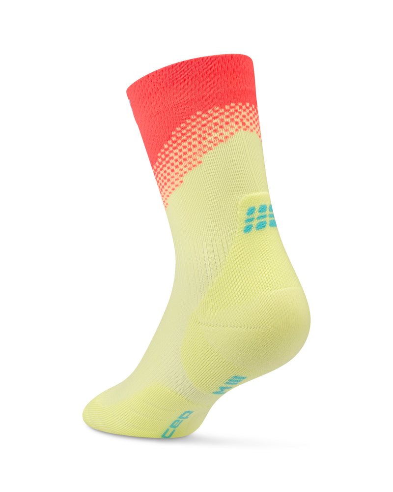 Laden Sie das Bild in Galerie -Viewer, {The Run Compressions Socks Mid Cut Men Split Fade
