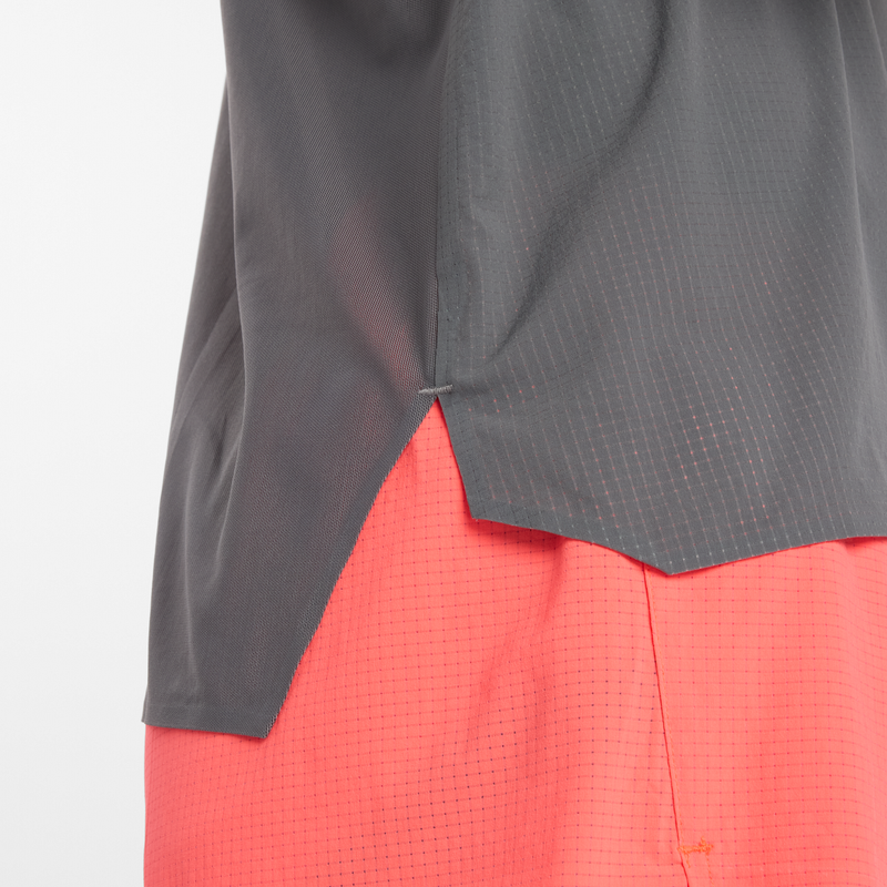 Laden Sie das Bild in Galerie -Viewer, {Race Day Ultra Light Singlet
