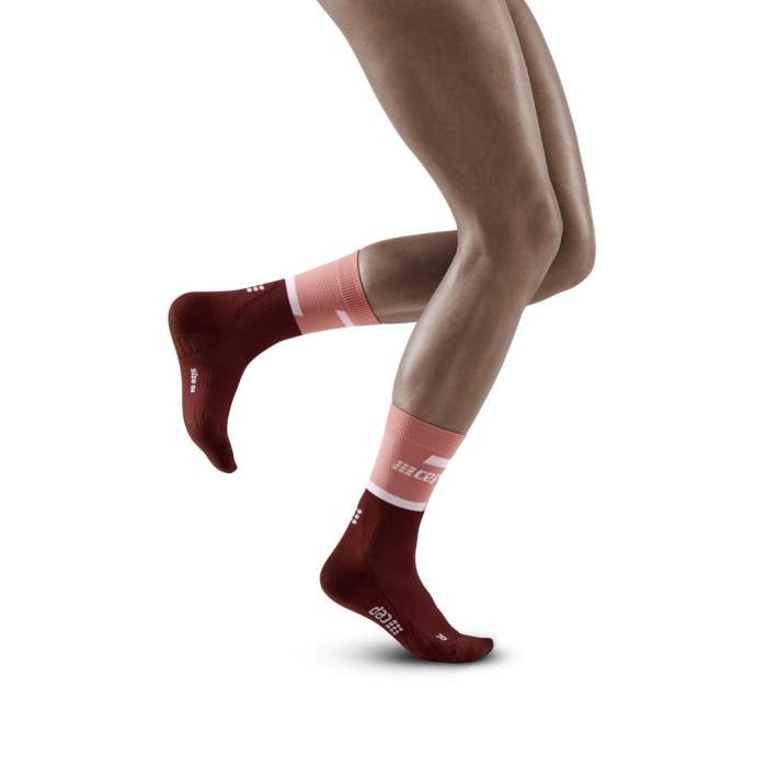 Laden Sie das Bild in Galerie -Viewer, {The Run Compressions Socks Mid Cut Women

