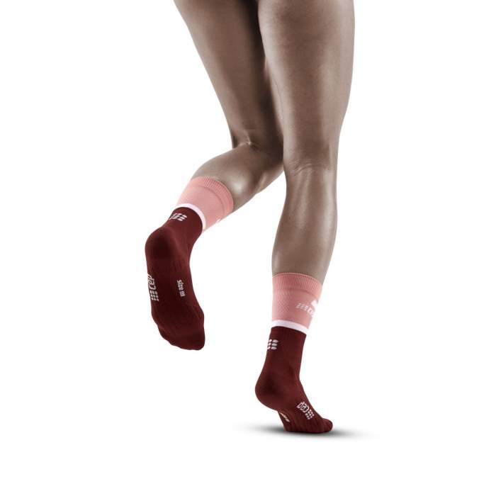 Laden Sie das Bild in Galerie -Viewer, {The Run Compressions Socks Mid Cut Women
